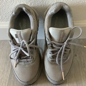Brooks Women's Sneakers in Light Gray (suede)